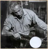 Verksamhet i hyttan på Strömbergshyttan.
