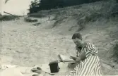 Tandläkare Gunnar Högberg på stranden i Huleröd, Danmark 1920.