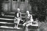 Folkskolläraren Anders Hermansson med fru Anna-Lisa Hermansson på landeriet Freden i Varberg, tre bilder. Tillhör samlingen med fotokopior från Hallands Nyheter som är från 1930-1940-talen.