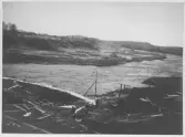 Dammen byggs 1897- Vy över dammbygget