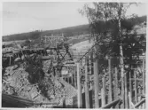 Dammen byggs 1897- Vy över dammbygget