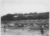 Dammen byggs 1897- Arbete innanför födämningen.