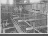 Kvarnsvedens pappersbruk, C 6538.  27-10-1930. Vy invändigt över bygget.
