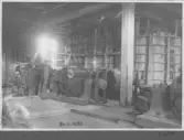 Kvarnsvedens pappersbruk, C 6556.  24-11-1930. Verksamhet invändigt bygget.