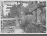 Kvarnsvedens pappersbruk, C 6596.  9-2-1931. Interiör bruket, Montering av pappersmaskin, PM8