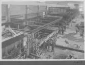 Kvarnsvedens pappersbruk, C 6613. 7-4-1931. Interiör bruket, Montering av pappersmaskin, PM8