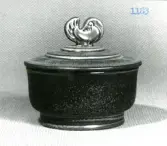 Skål med lock från Bo Fajans, omkring 1900-talets mitt.