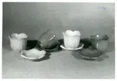 Skålar med fat från Bo Fajans, omkring 1900-talets mitt.