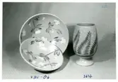 Skålar och bägare från Bo Fajans, formgivare Eva Jancke-Björk, omkring 1900-talets mitt.