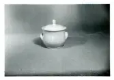 Sockerskål från Bo Fajans, omkring 1900-talets mitt.