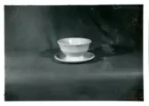 Skål med fot från Bo Fajans, omkring 1900-talets mitt.