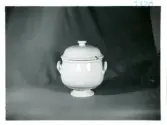 Soppskål med lock från Bo Fajans, omkring 1900-talets mitt.