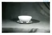 Skål med fat från Bo Fajans, omkring 1900-talets mitt.