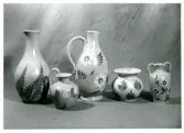 Vaser och krus från Bo Fajans, omkring 1900-talets mitt.