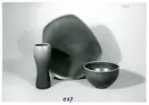 Vas, fat samt skål från Bo Fajans, formgivare Berit Ternell, omkring 1900-talets mitt.