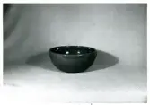 Skål 3442 från Bo Fajans, formgivare Eva Jancke-Björk, omkring 1900-talets mitt.