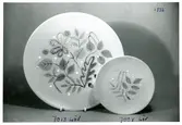 Fat 7018 och assiett 7004 i dekor 