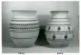 Vaser 3693 och 3694 från Bo Fajans, formgivare Eva Jancke-Björk, omkring 1900-talets mitt.