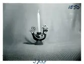 Ljusstake 3708 formad som en höna från Bo Fajans, formgivare Eva Jancke-Björk, omkring 1900-talets mitt.