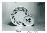 Fat och assiett i dekor Vin från Bo Fajans, omkring 1900-talets mitt.