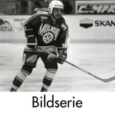 Serie om fyra svartvita fotografier som visar ishockeymatch mellan IF Mölndal Hockey och Tyringe SoSS i Åby ishall, Idrottsvägen 5 i Åby, Mölndal, år 1987-1988.