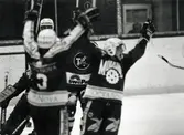 Ishockeymatch mellan IF Mölndal Hockey och Tyringe SoSS i Åby ishall, Idrottsvägen 5 i Åby, Mölndal, år 1987-1988.