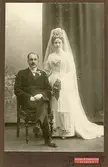 Bröllopsporträtt av Maria och Axel Werner (enligt text i album).