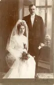 Bröllopsporträtt av Anna f. Jonsson och Emanuel Schönning, Gefle (enligt text i album).