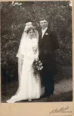 Bröllopsporträtt av Barbro och Martin Schönning, Elgnäs (enligt text i album).
