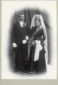 Bröllopsporträtt av Inga f. Åström och Olof Lingvall, Långbo (enligt text i album).