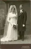 Bröllopsporträtt av Anna och Bror Schönning, Elgnäs (enligt text i album).