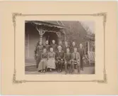 Kyrkoherde Sandén med konfirmander, Skokloster, Uppland