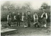 Vykort - park- och trädgårdspersonal vid Österbybruks herrgård, Uppland 1884