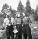 Orientering, 27/9 1942. 
Tre glada orienterare.