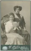 Kabinettsfotografi - Emma Osti med kvinna, Uppsala 1912