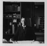 Redaktörn vid sitt skrivbord, 1930-tal