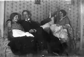 Två unga par på julafton, 1913
