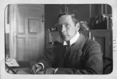 Anton Jansson vid sitt skrivbord, 1912