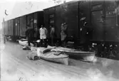 Kajaker redo att lastas på tåg på Örebro Centralstation, Östra Bangatan, 1912