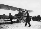 Dubbeldäckat flygplan på Gustavsviks flygfält, 1918