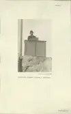 Skansen. Berättare. Johannes Lindgren, kyrkoherde, håller tal på Renberget.