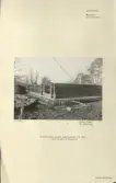 Skansen. Byggnader. Dala- och Moragården under flytten och uppförandet. Morastugan byggs upp på Skansen.