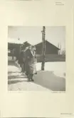 Skansen. Byggnader. Dala- och Moragården under flytten och uppförandet.
