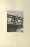 Skansen. Byggnader. Dala- och Moragården under flytten och uppförandet.
 Bergkarlåsloftet.