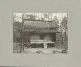 Skansen. Byggnader. Dala- och Moragården under flytten och uppförandet.
 Morahärbret.