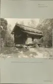 Skansen. Byggnader. Dala- och Moragården under flytten och uppförandet.
 Morahärbret.