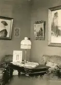 Interiör inifrån borgmästarvillan i Sölvesborg, som idag huserar Hotell Humbla, uppfördes 1903 av borgmästare Philibert Humbla (1863-1925). Far till Philibert Humbla, museiman och svensk konsthistoriker (1896-1952) som 1940 blev förste chef vid Gävle museum (källa Wikipedia).