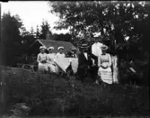 Samling i trädgården, Uppland