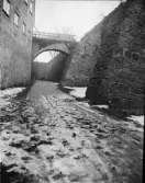Stenmur runt byggnad