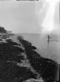 Kvinna går upp ur havet, Sverige